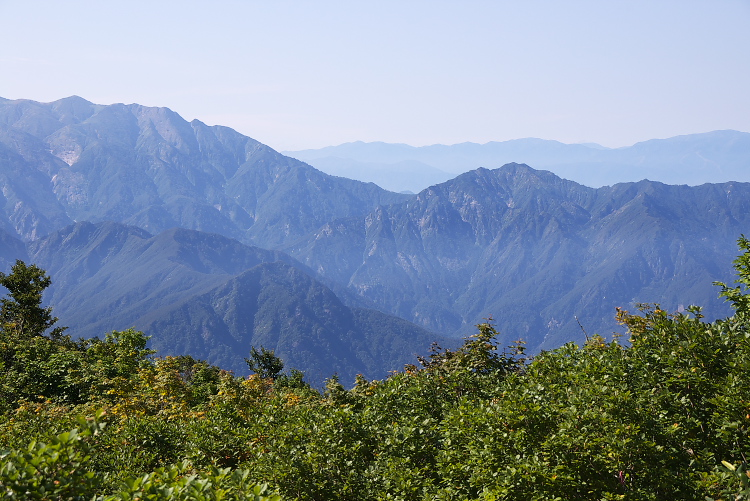 IMGP0753.jpg - 巻機山と金城山
