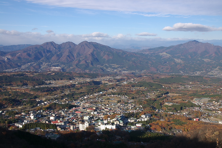 IMGP1618.jpg - 小野子山と右奥に子持山