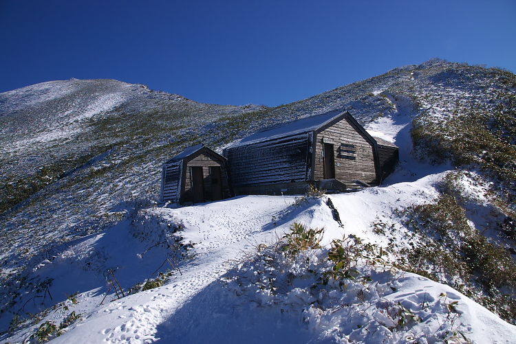 IMGP1700.jpg - 茂倉岳避難小屋