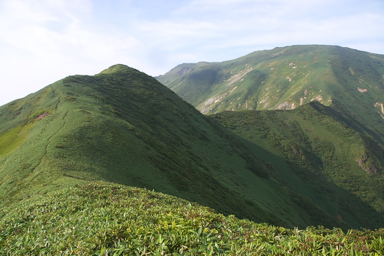 IMGP5606.jpg - 地蔵の頭（越後烏帽子）と朝日岳