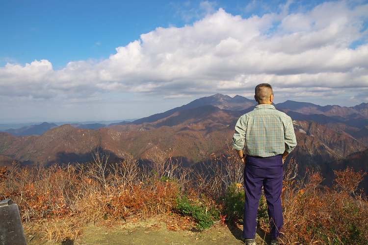 IMGP7372.jpg - 万之助山（前光明山）山頂にて