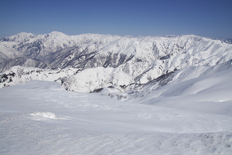 IMGP8275.jpg - ネコブ山、遠くに駒ヶ岳、中の岳から下津川山