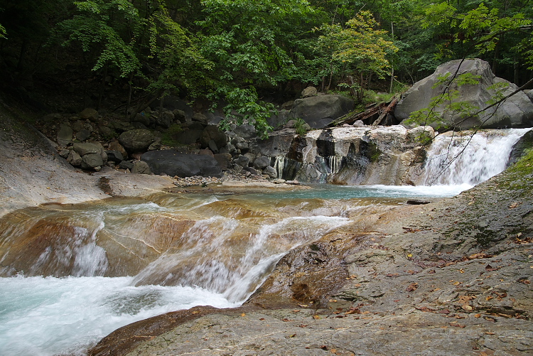 IMGP9043.jpg - あちこちに温泉が湧いている