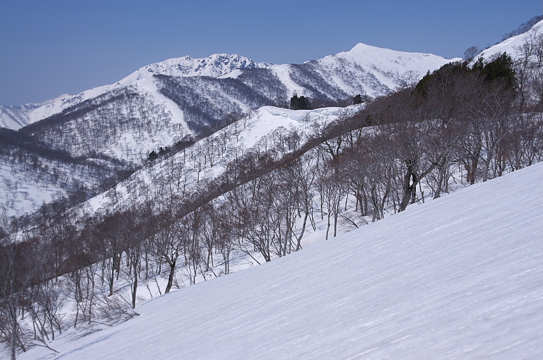 IMGP2103.jpg - 谷川岳と白髪門