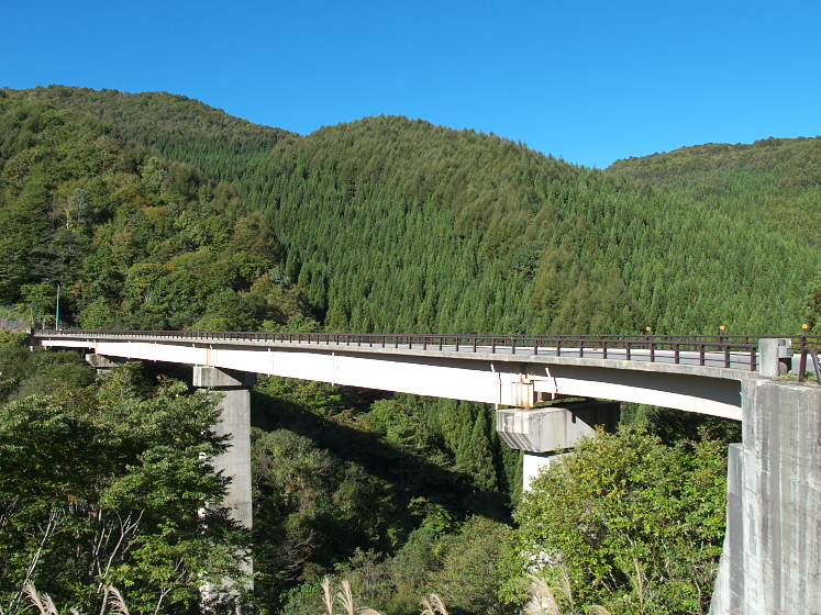 IMG_0213.jpg - 会津高原から中山峠へ向かう　銀竜橋