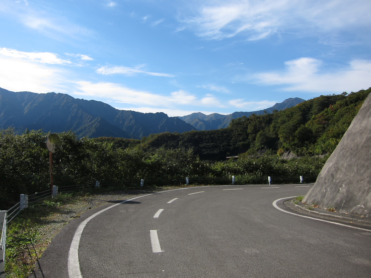 IMG_4017.jpg - 枝折峠から奥只見湖へ向かう