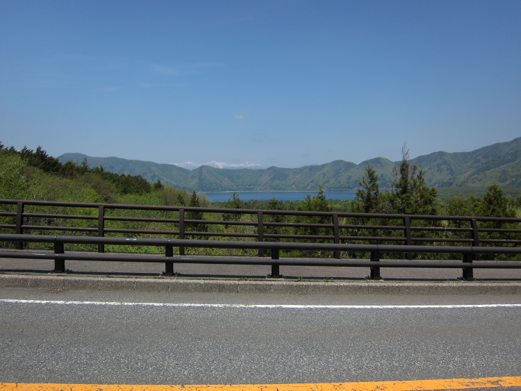 IMG_5627.jpg - 本栖湖から朝霧高原へ向かう